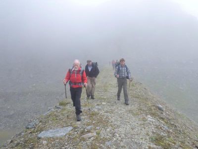 004-Die Watzmaenner auf einem Lawinenwall